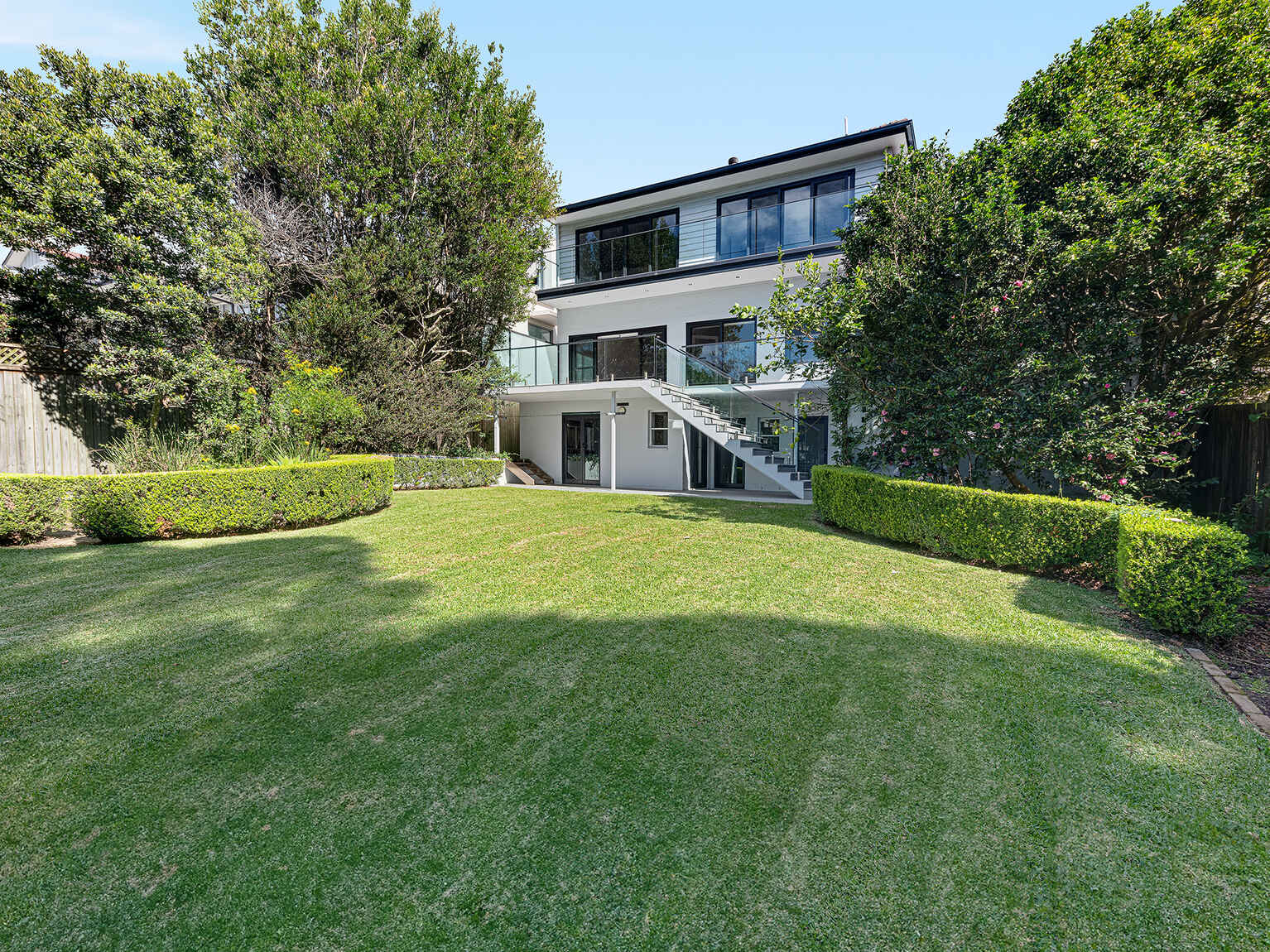 11 Narooma Road Northbridge