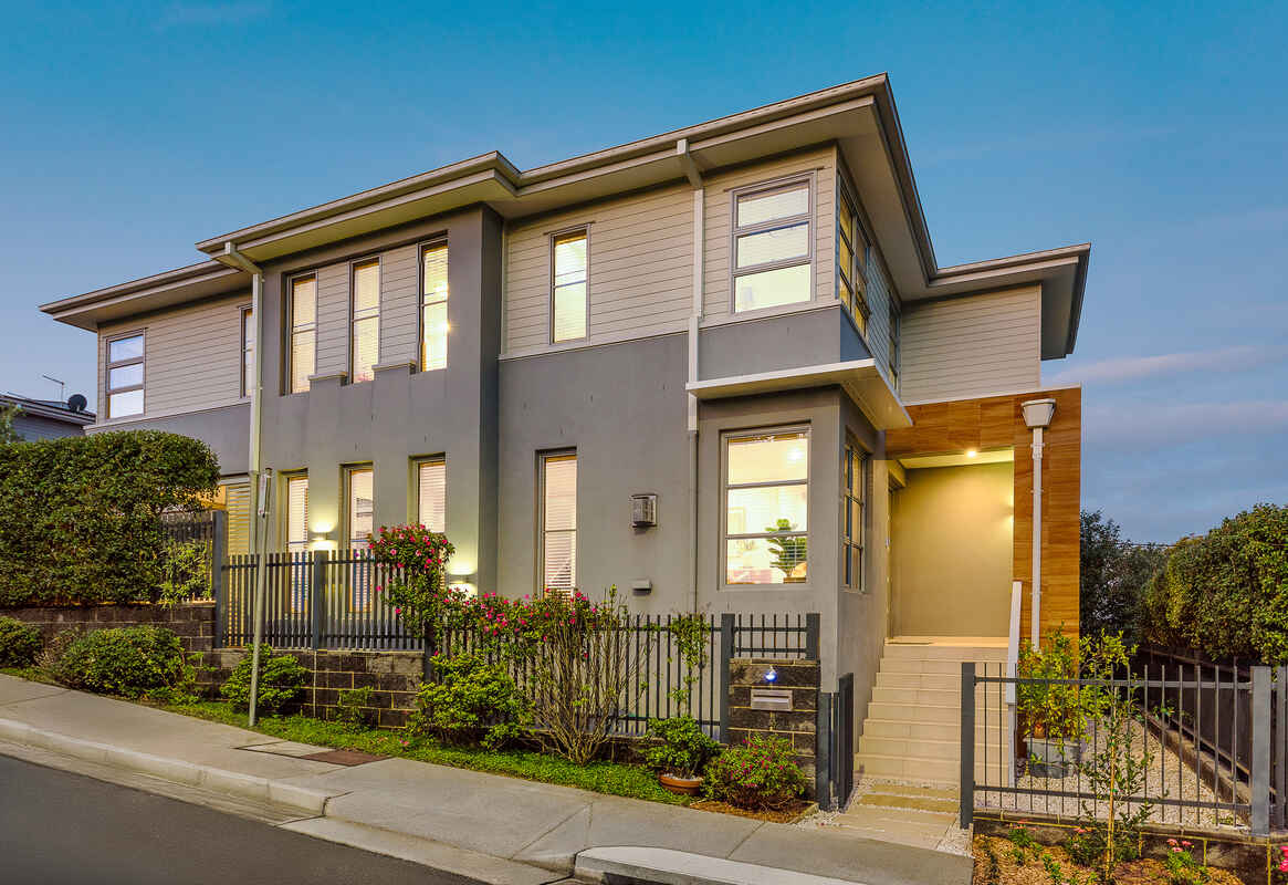 Modern and light filled spacious freestanding home in sought after cul-de-sac location