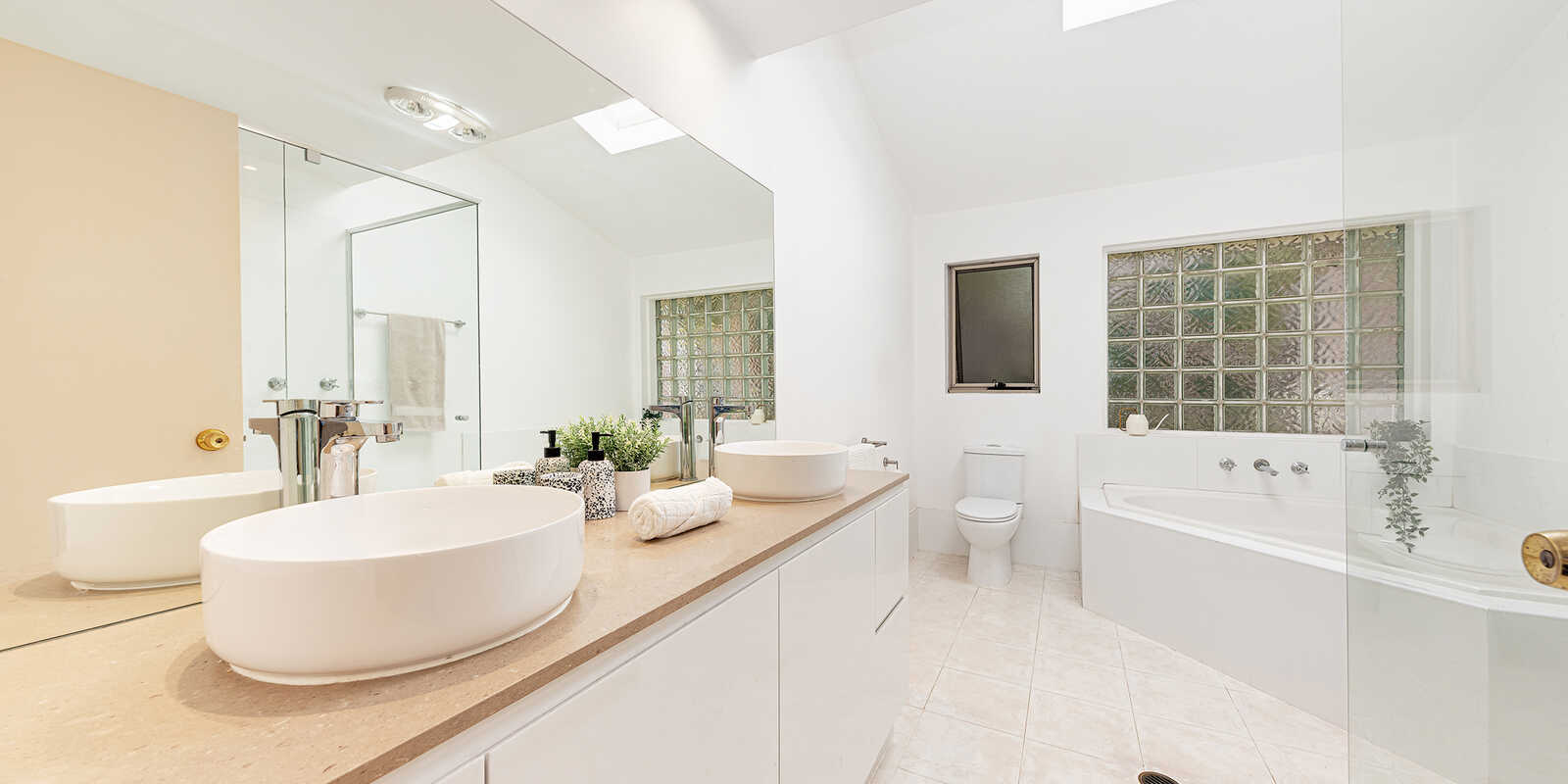 2/42A  Pine Street East Cammeray