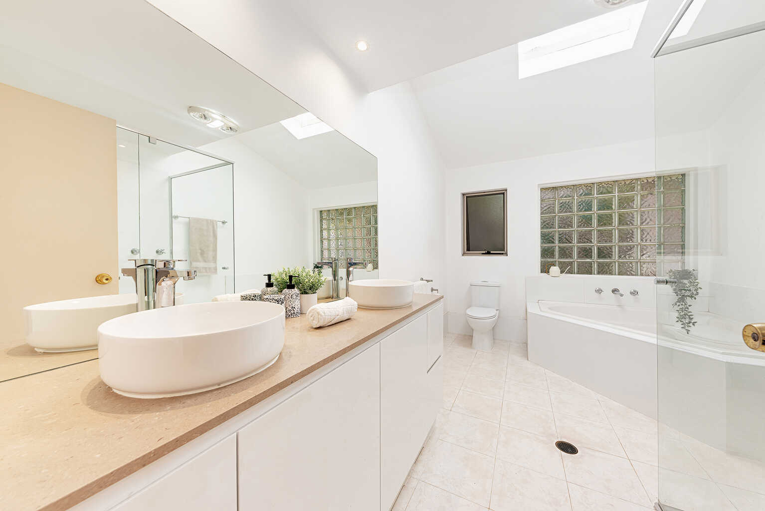2/42A  Pine Street East Cammeray