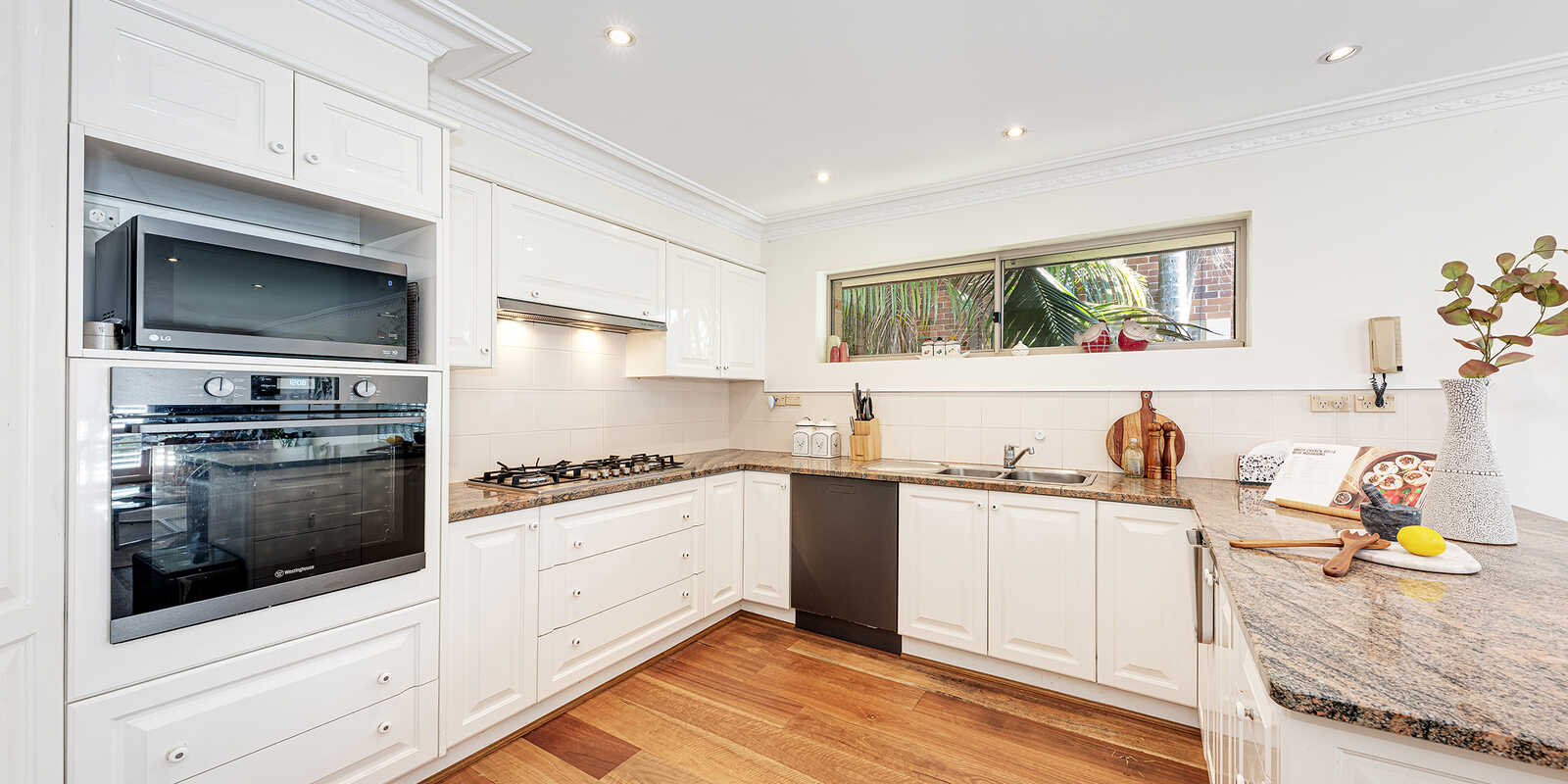 2/42A  Pine Street East Cammeray