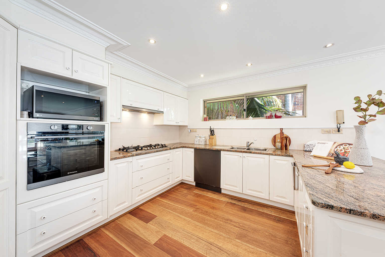 2/42A  Pine Street East Cammeray