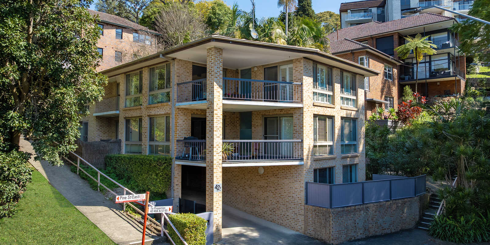 2/42A  Pine Street East Cammeray