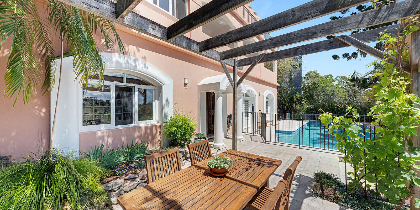 12 Rembrandt Drive Middle Cove 12 Rembrandt Drive Middle Cove