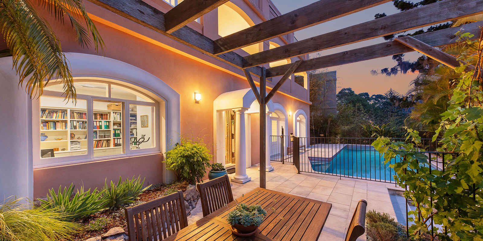 12 Rembrandt Drive Middle Cove 12 Rembrandt Drive Middle Cove