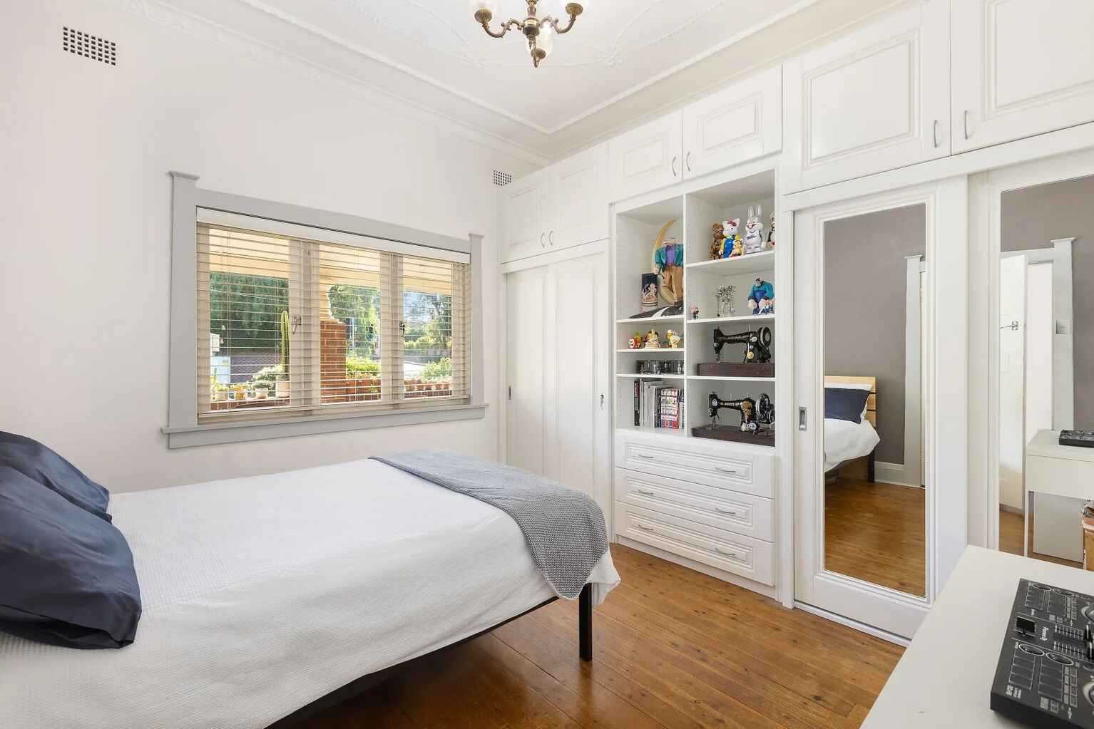 2 Merrenburn Avenue Naremburn