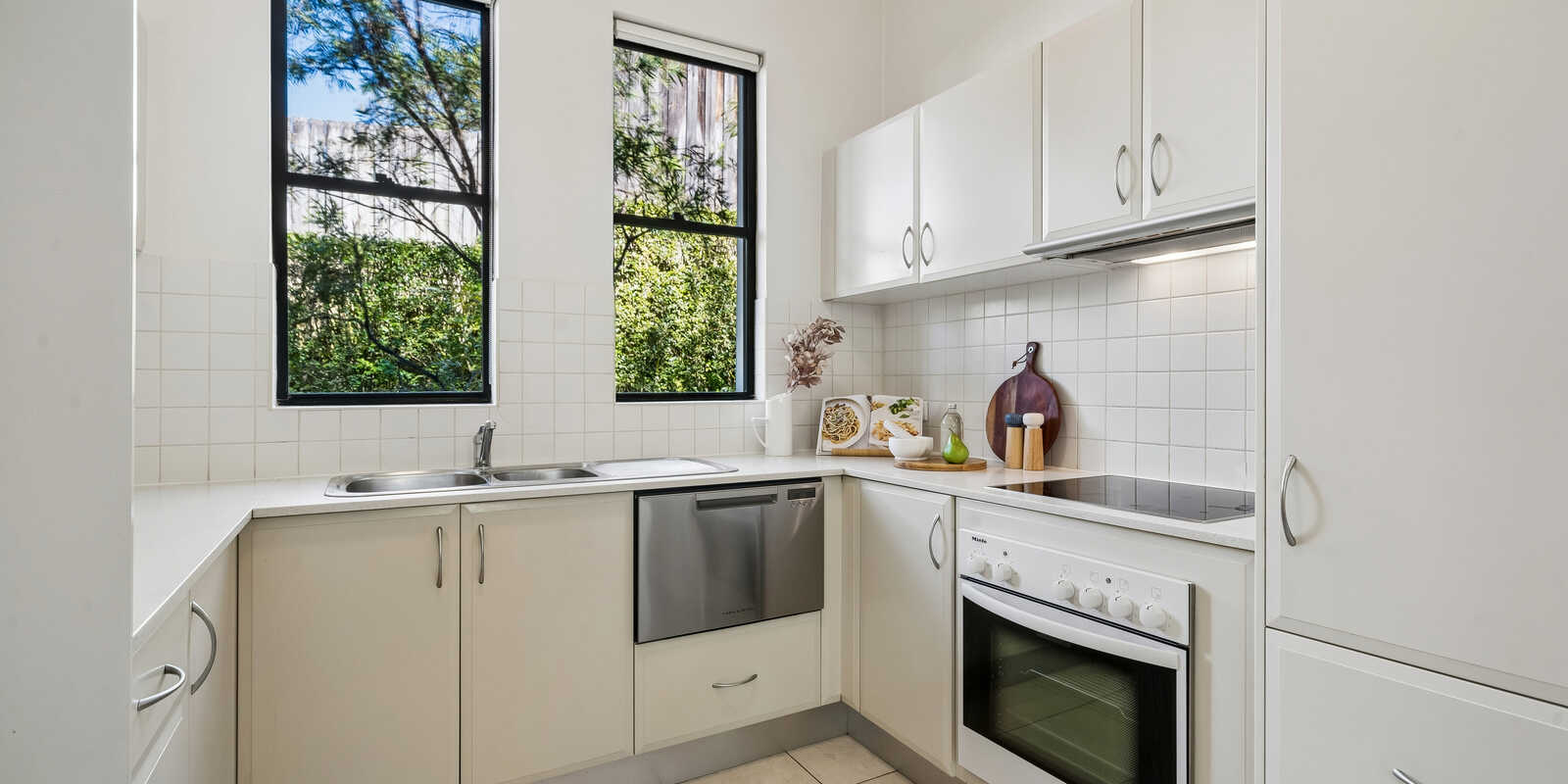 3/50 Eastern Valley Way Northbridge