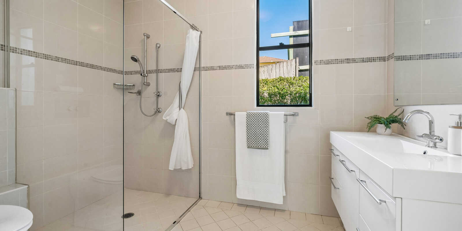 3/50 Eastern Valley Way Northbridge
